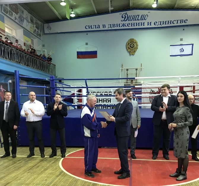 В челябинском Дворце спорта "Динамо" проходит областной чемпионат по боксу среди мужчин