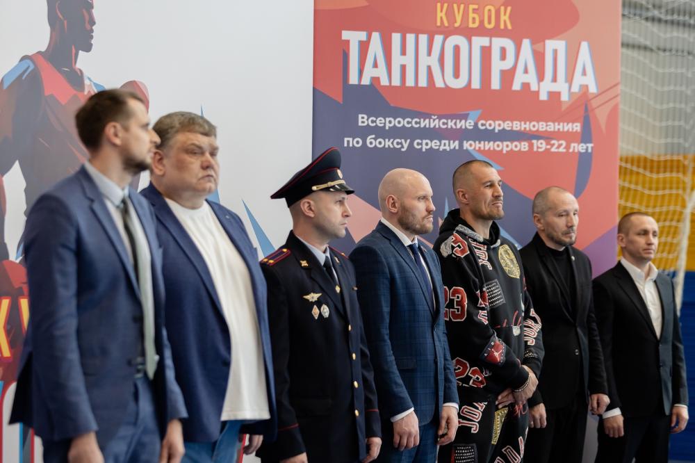 Боксер Сергей Ковалев открыл Всероссийский турнир «Кубок Танкограда» в Челябинске