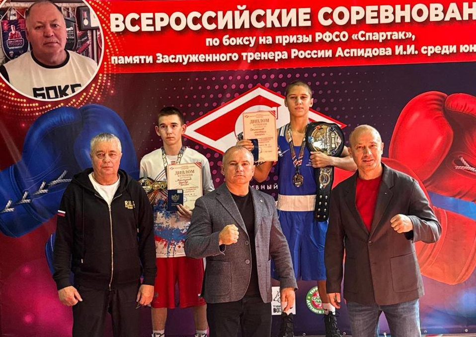 Михаил Степанов из Копейска - победитель Всероссийских соревнований по боксу 