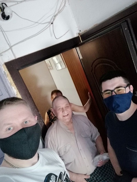 Жители и ветераны спорта Челябинска получили адресную помощь в виде одноразовых масок и дезинфекторов