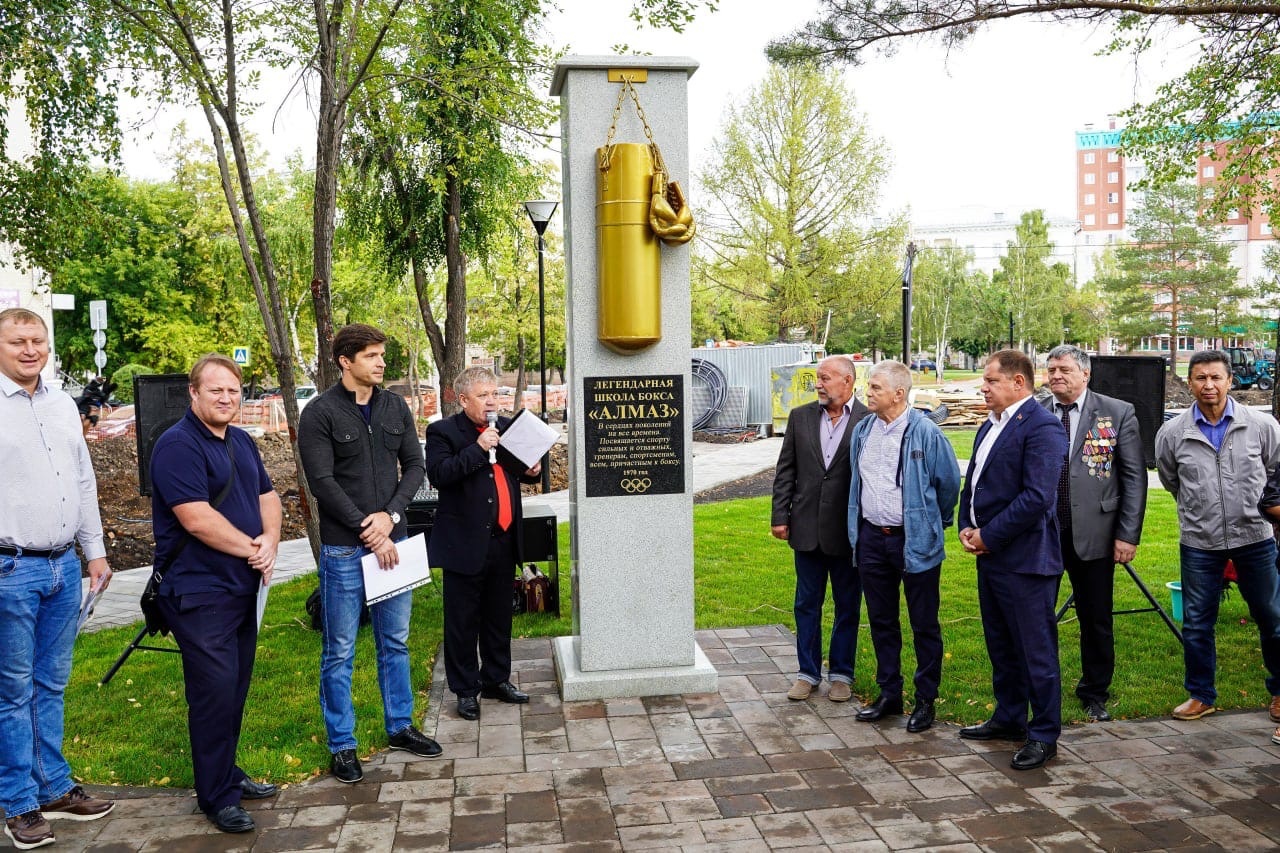 В Челябинске открыли стелу в память тренеров, спортсменов и всех, причастных к боксу!