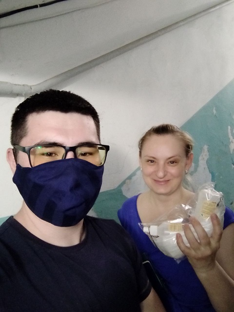 Жители и ветераны спорта Челябинска получили адресную помощь в виде одноразовых масок и дезинфекторов