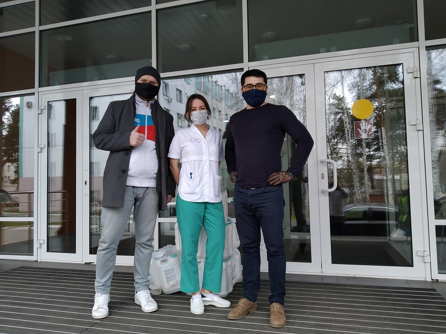 Федерация бокса Челябинской области доставила областному перинатальному центру 150 литров антисептика