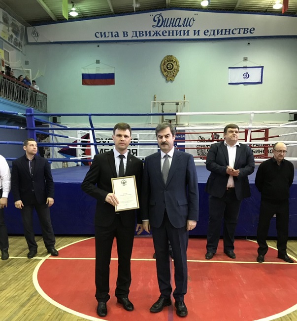 В челябинском Дворце спорта "Динамо" проходит областной чемпионат по боксу среди мужчин