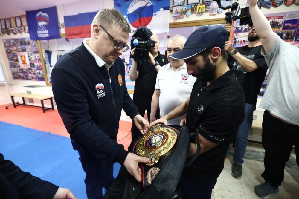 Чемпион Европы по боксу Эдмонд Худоян вдохновил юных спортсменов Златоуста на победы в спорте 