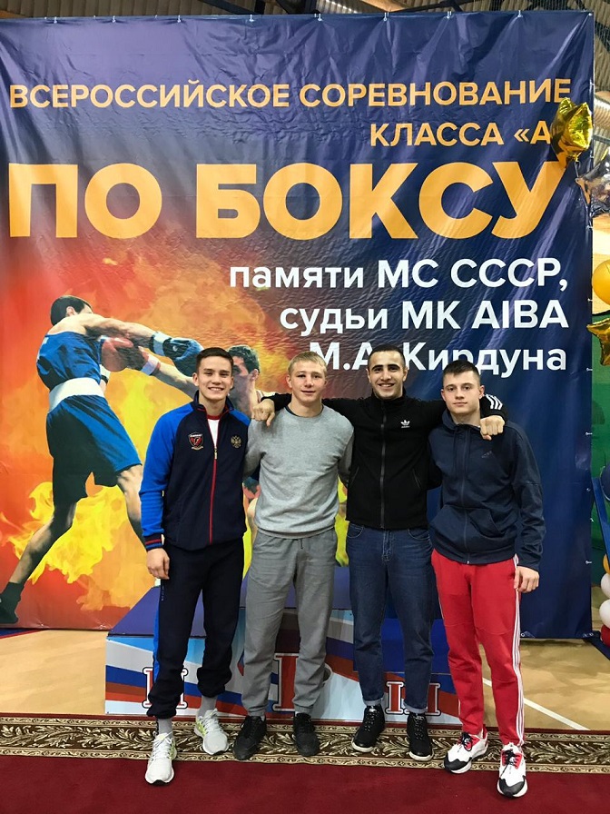 Челябинские боксеры выиграли четыре медали на Всероссийских соревнованиях класса «А» в Излучинске 