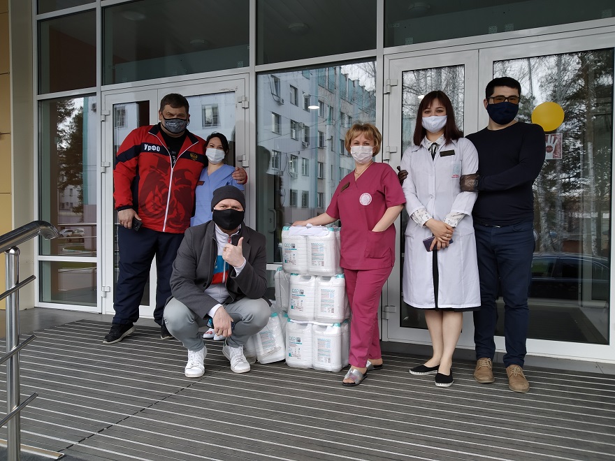 Федерация бокса Челябинской области доставила областному перинатальному центру 150 литров антисептика
