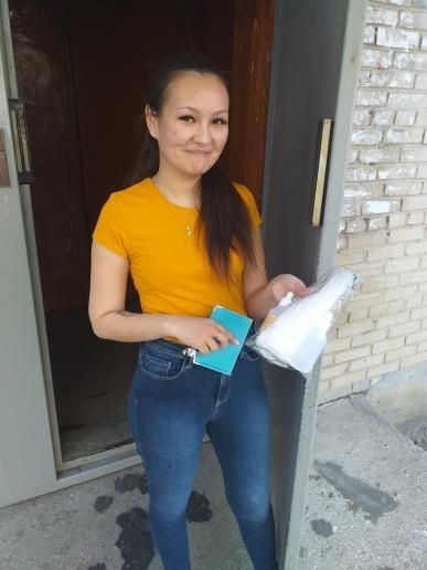 Жители и ветераны спорта Челябинска получили адресную помощь в виде одноразовых масок и дезинфекторов