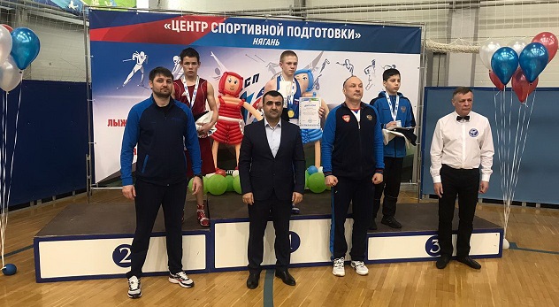 Боксеры Челябинской области выиграли 10 медалей на юношеском первенстве УрФО в Нягани