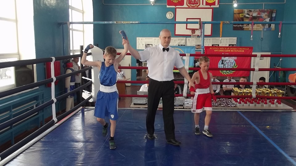 В Катав-Ивановске состоялся XII региональный турнир по боксу памяти воина-интернационалиста Валерия Денисова 