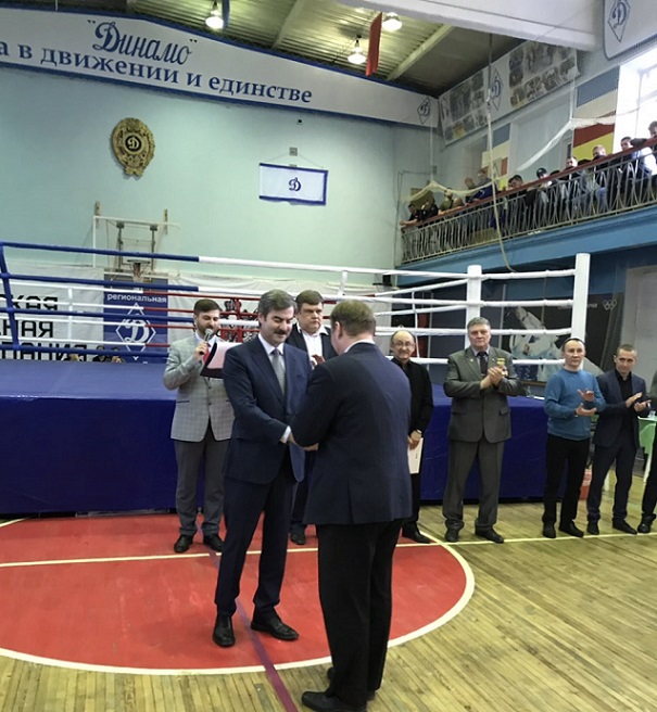 В челябинском Дворце спорта "Динамо" проходит областной чемпионат по боксу среди мужчин