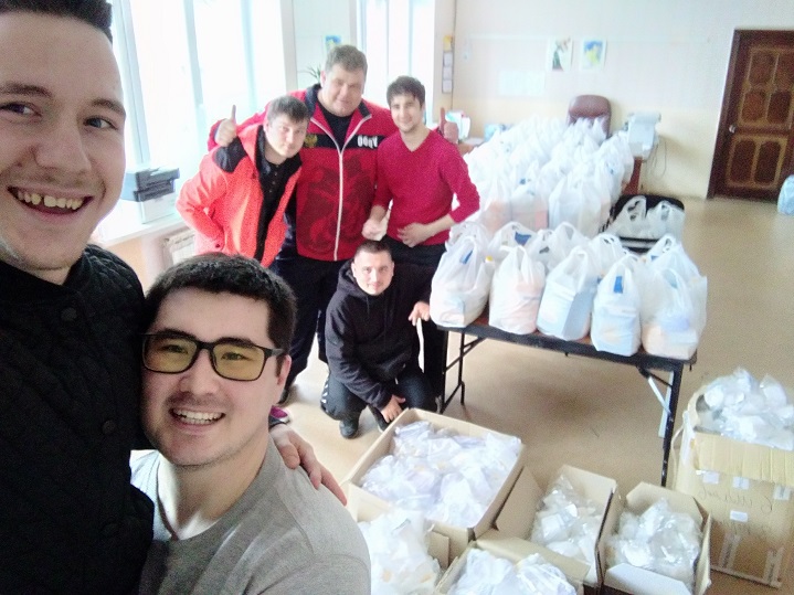 Федерация бокса Челябинской области доставила областному перинатальному центру 150 литров антисептика