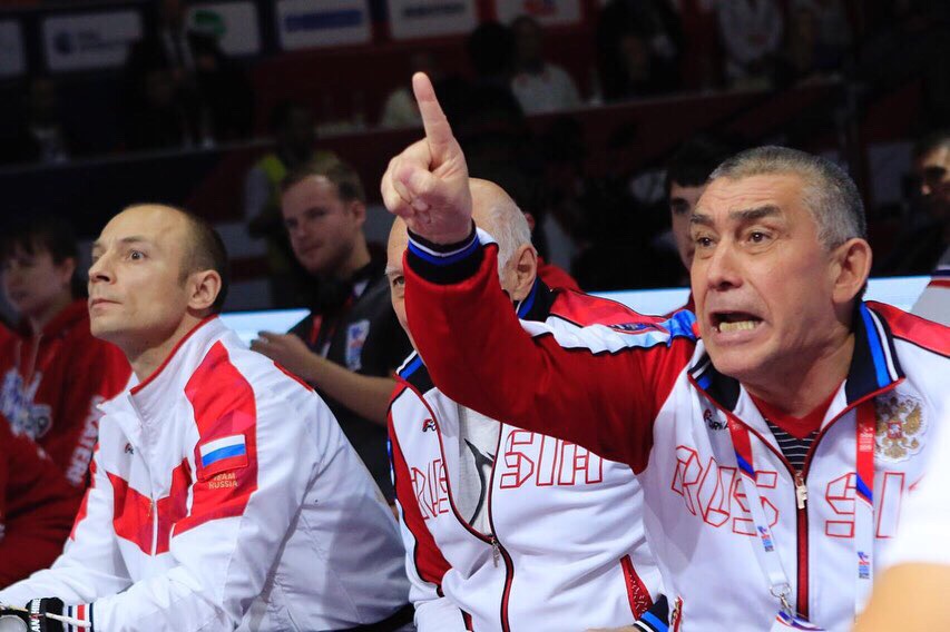 Виктор Фархутдинов из Златоуста признан лучшим тренером чемпионата мира по боксу среди мужчин в Екатеринбурге