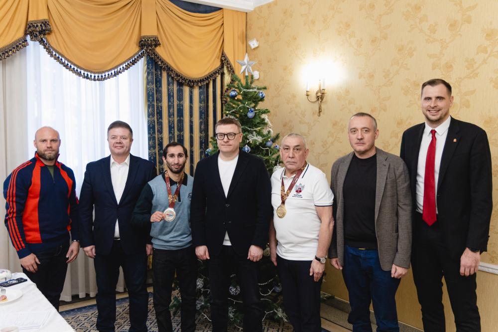 Боксеры Челябинской области приняли участие в предновогоднем чаепитии у губернатора региона