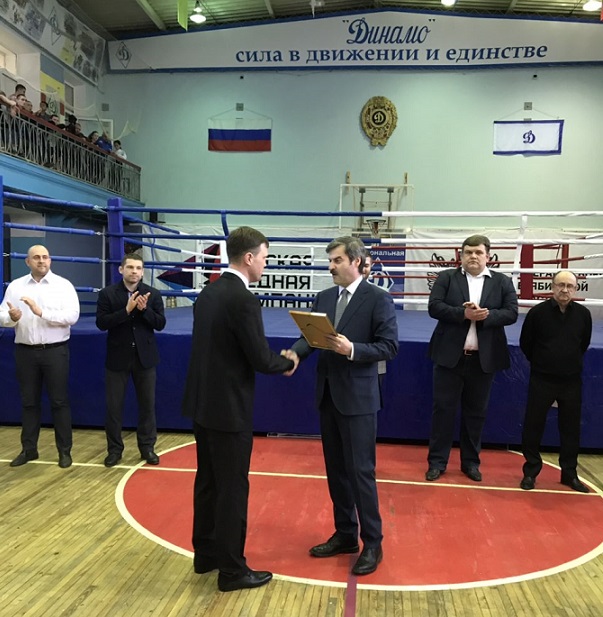 В челябинском Дворце спорта "Динамо" проходит областной чемпионат по боксу среди мужчин