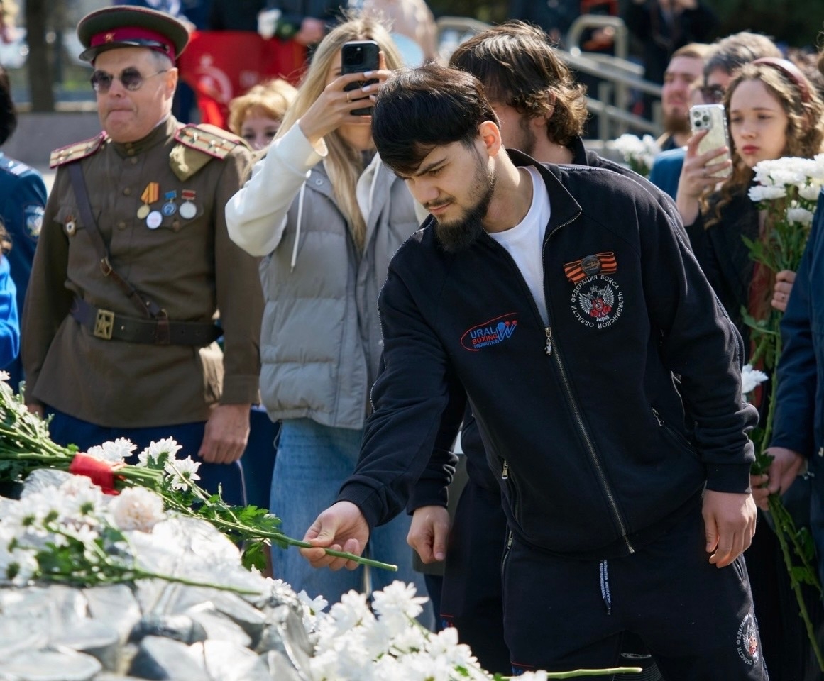 У мемориала «Вечный огонь» в Челябинске прошла акция «Огни Победы» У мемориала «Вечный огонь» в Челябинске прошла акция «Огни Победы»