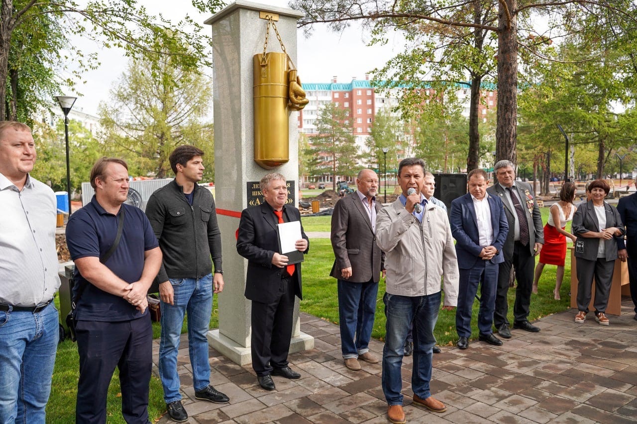 В Челябинске открыли стелу в память тренеров, спортсменов и всех, причастных к боксу!