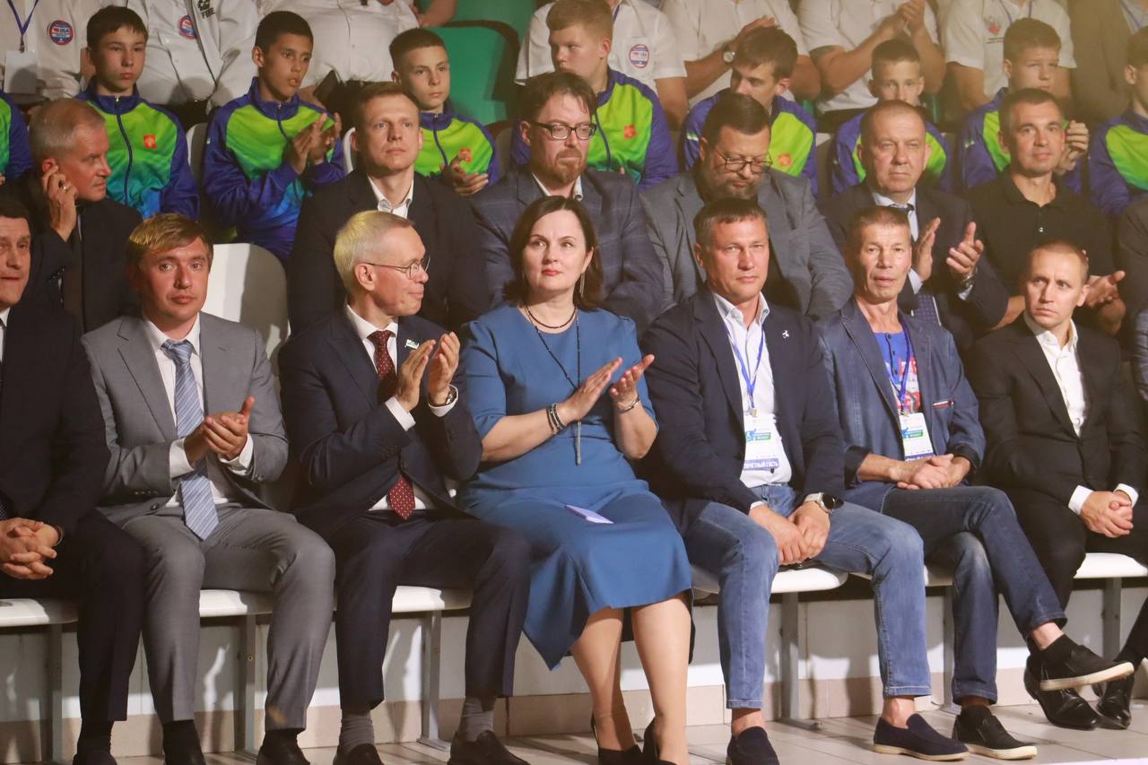 Заслуженный мастер спорта по боксу Эдуард Абзалимов работает в составе Совета чемпионов ФБР в Сыктывкаре