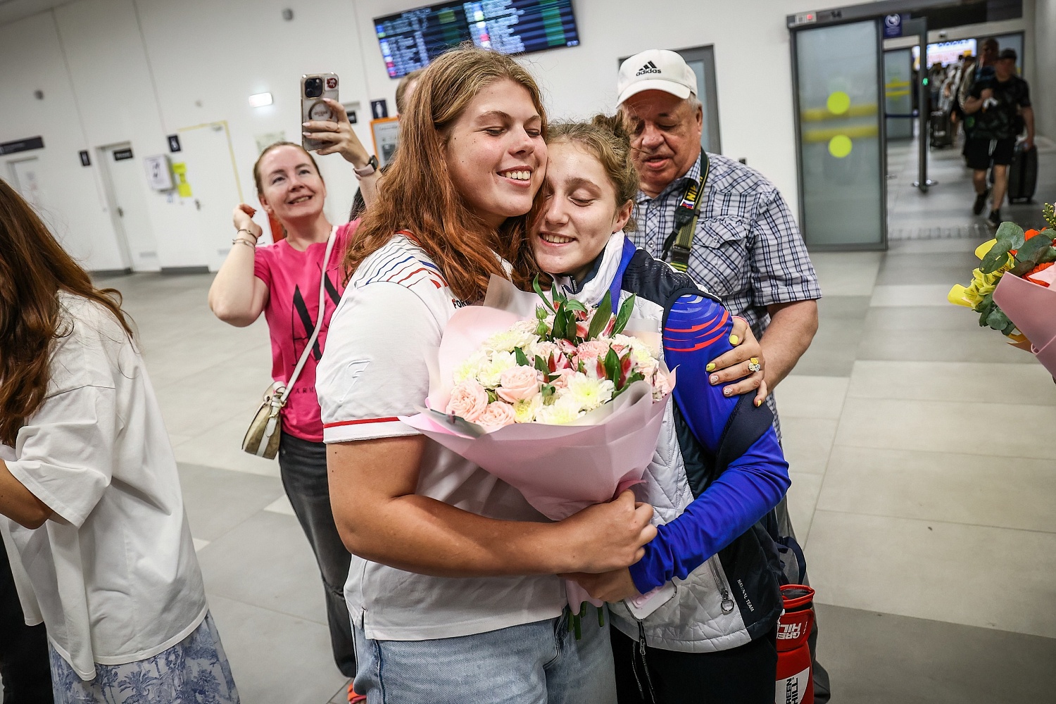 В Челябинск вернулась победительница первенства Европы по боксу среди девушек 15-16 лет Алиса Капустина