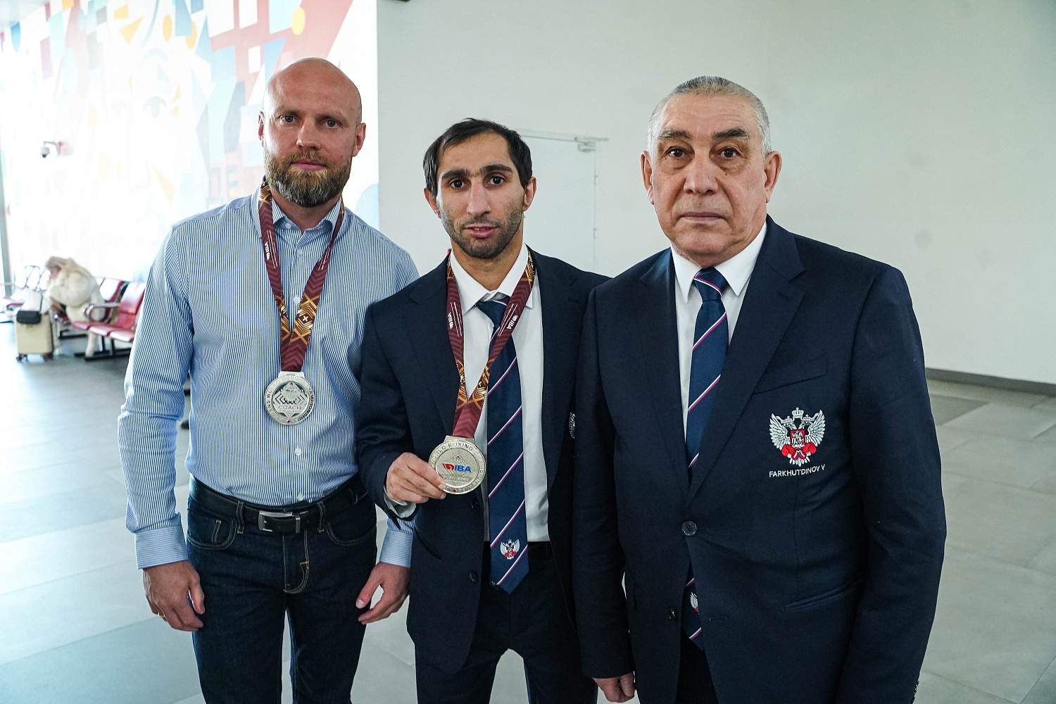 В Челябинске торжественно встретили серебряного призёра чемпионата мира по боксу Эдмонда Худояна