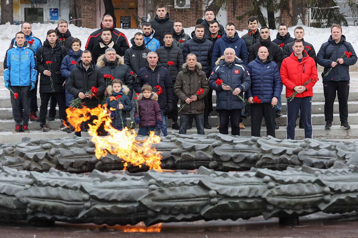 Сборная команды Челябинской области по боксу 23 февраля возложили цветы к вечному огню!
